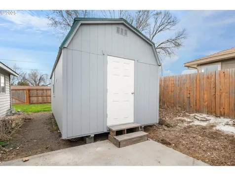 321 NE 8th Street Madras OR 97741
