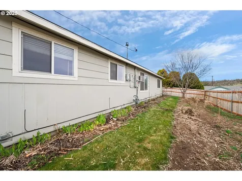 321 NE 8th Street Madras OR 97741
