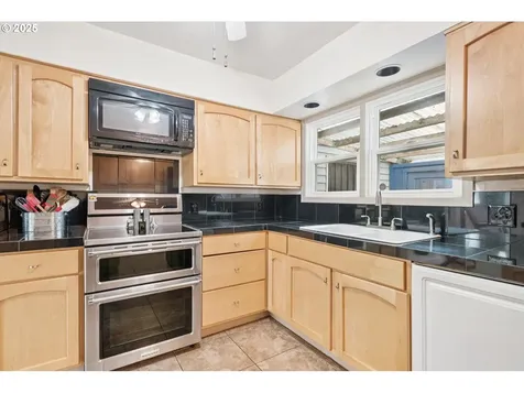1751 SE 162nd Avenue Portland OR 97233