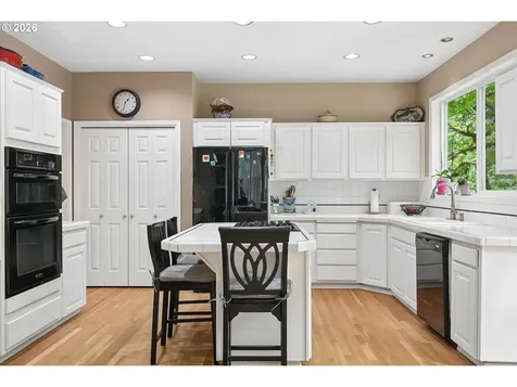 3322 SW Evergreen Terrace Portland OR 97205
