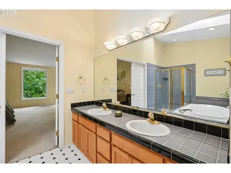3322 SW Evergreen Terrace Portland OR 97205