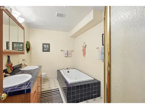 3322 SW Evergreen Terrace Portland OR 97205