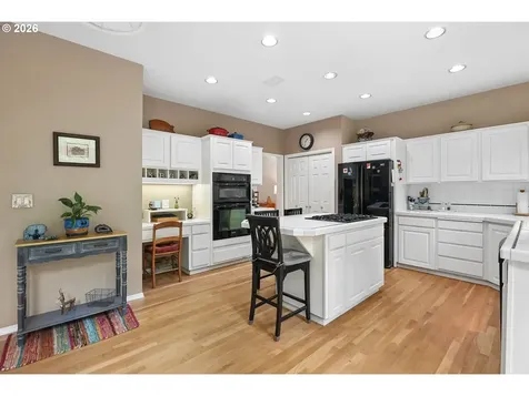 3322 SW Evergreen Terrace Portland OR 97205