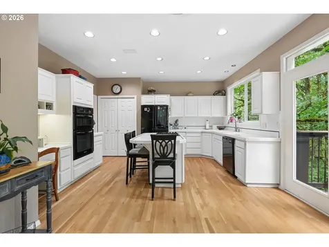 3322 SW Evergreen Terrace Portland OR 97205