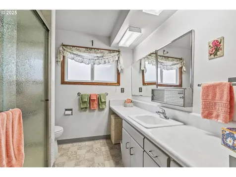 2711 Taylor Avenue Longview WA 98632