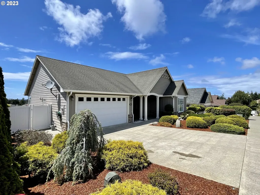 1980 Cleveland Street North Bend OR 97459