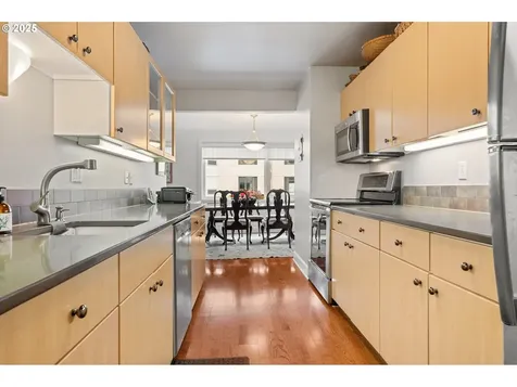 2211 SW Park Place Portland OR 97205