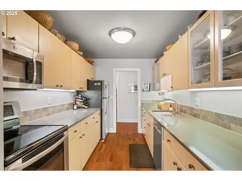 2211 SW Park Place Portland OR 97205
