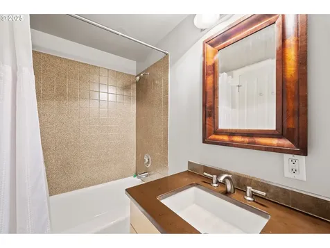 2211 SW Park Place Portland OR 97205