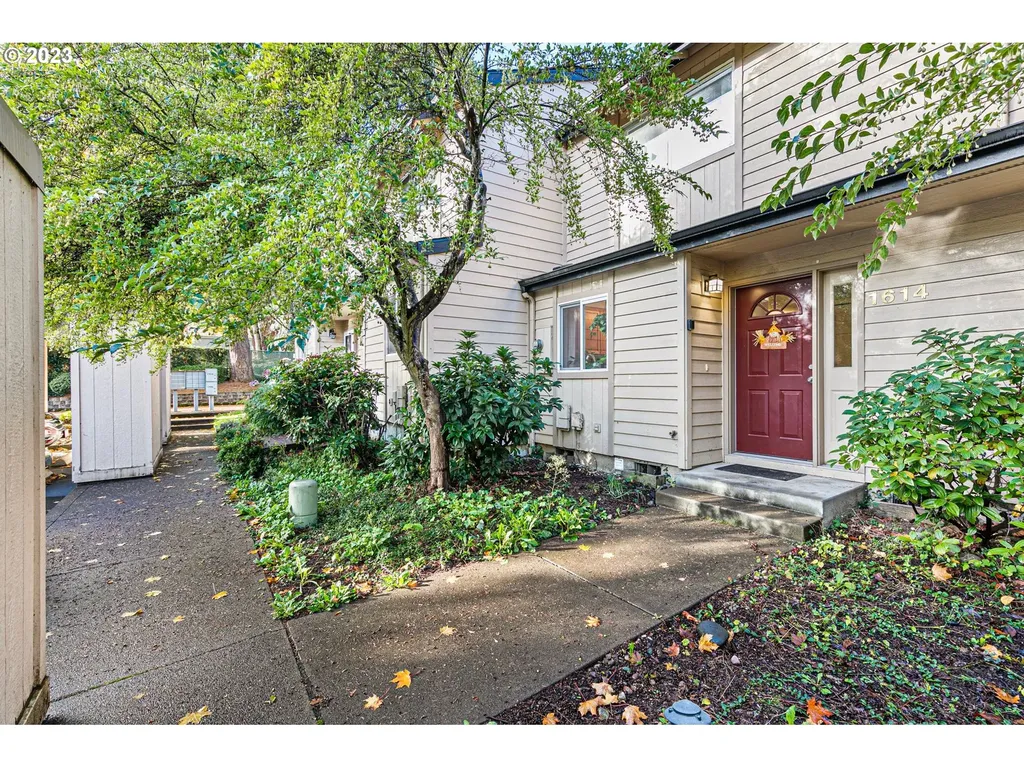1614 Fetters Loop Eugene OR 97402