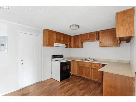 11751 SE Oak Street Portland OR 97216