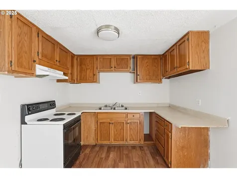 11751 SE Oak Street Portland OR 97216