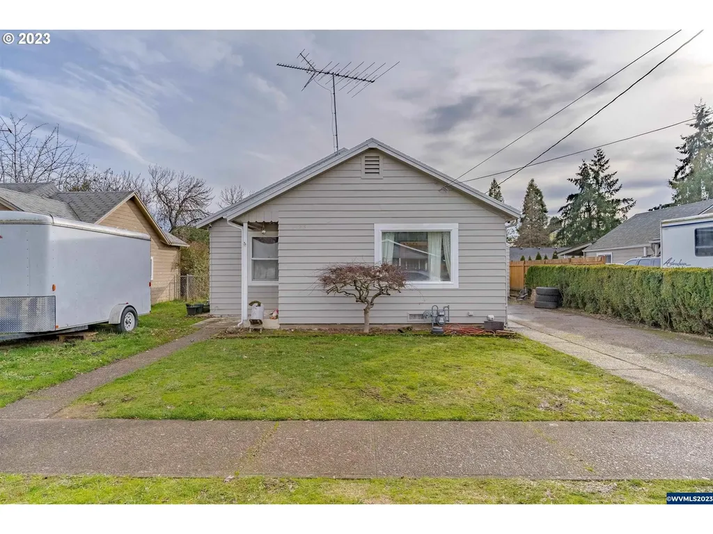 1128 N 1st Street Woodburn OR 97071