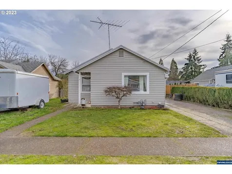 1128 N 1st Street Woodburn OR 97071