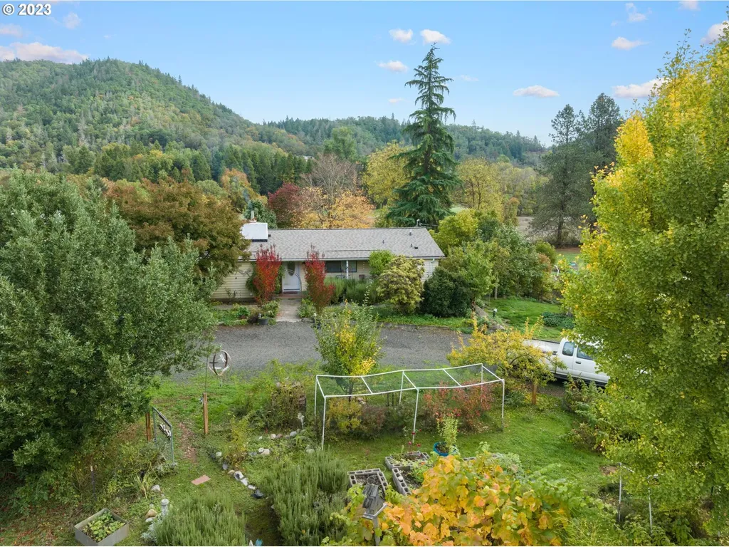 4235 Canyonville Riddle Road Riddle OR 97469