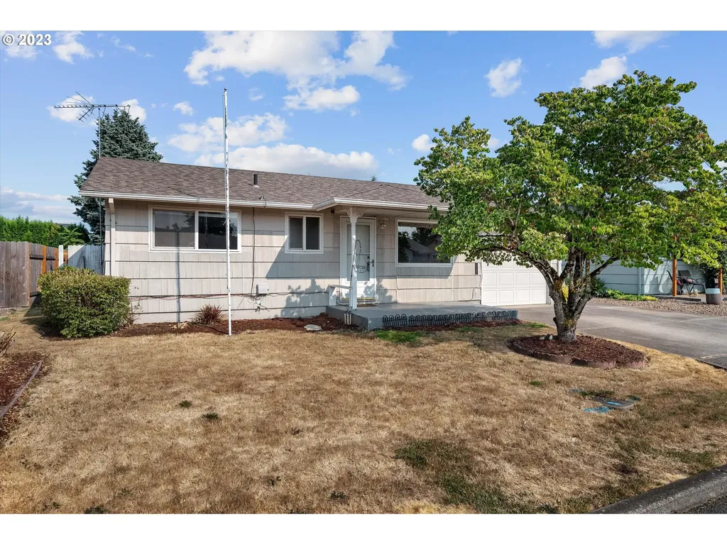 324 W Clackamas Circle Woodburn OR 97071