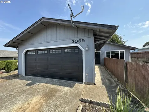 2065 Hayes Street North Bend OR 97459