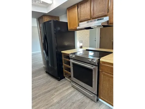 2065 Hayes Street North Bend OR 97459