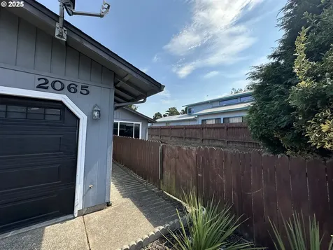 2065 Hayes Street North Bend OR 97459