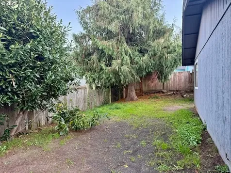 2065 Hayes Street North Bend OR 97459