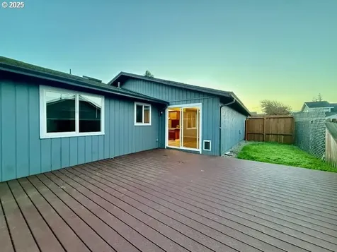 2065 Hayes Street North Bend OR 97459