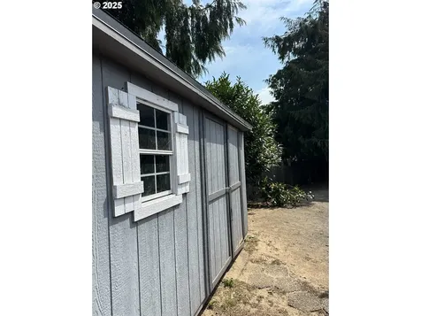 2065 Hayes Street North Bend OR 97459