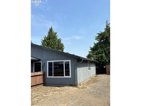 2065 Hayes Street North Bend OR 97459