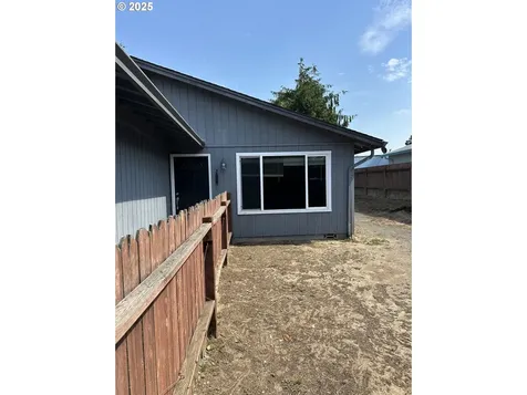 2065 Hayes Street North Bend OR 97459