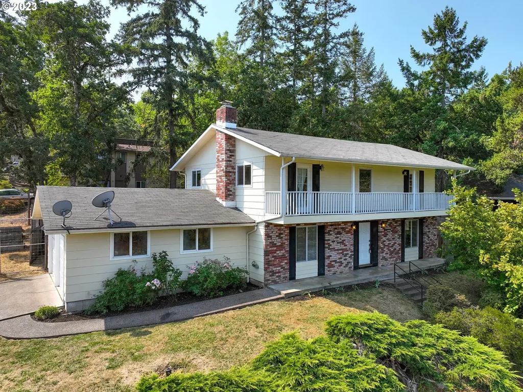 1502 W 28th Avenue Eugene OR 97405