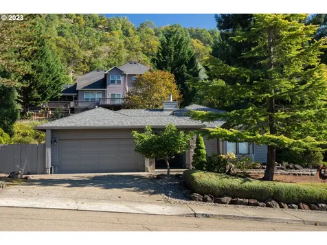 2745 Nw Kline Street Roseburg OR 97471