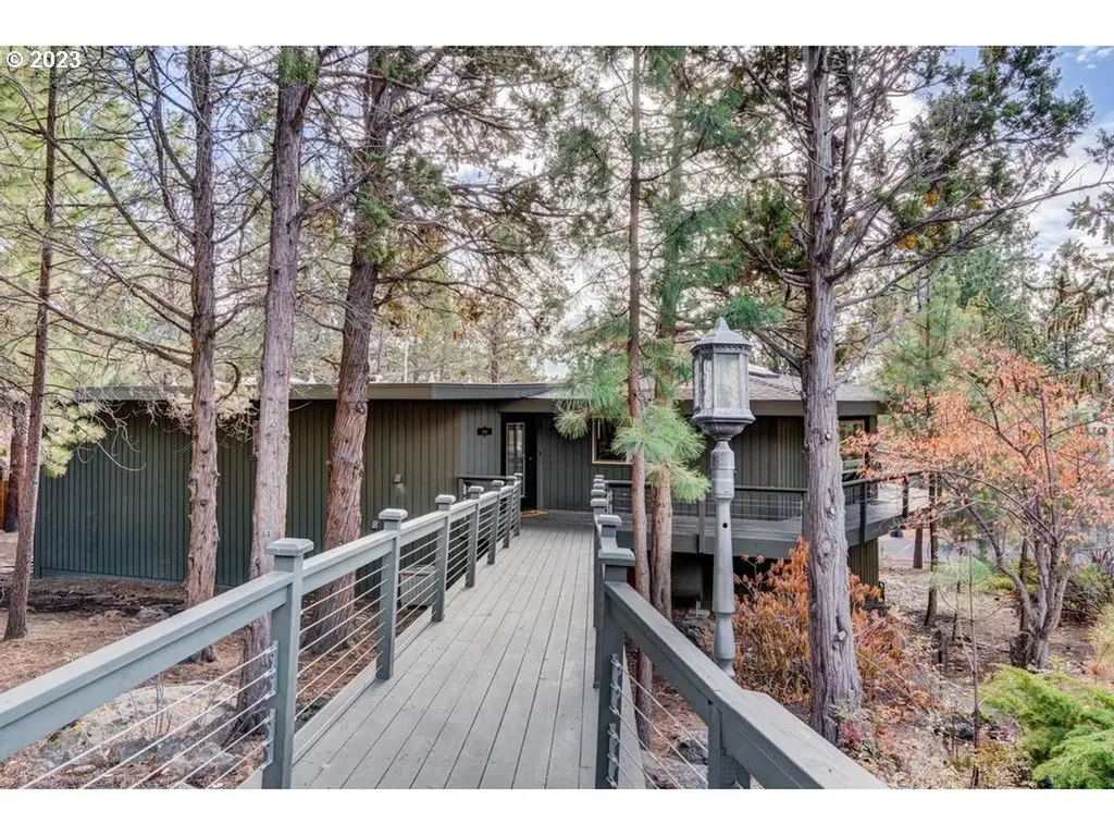 1914 Nw West Hills Avenue Bend OR 97703