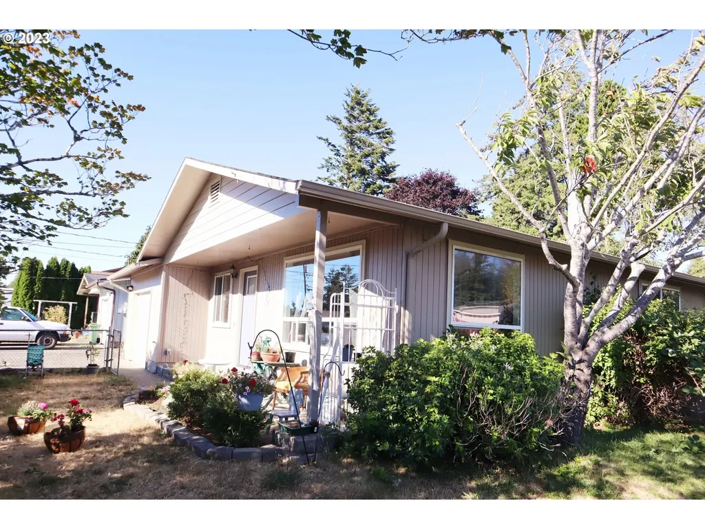 2681 Pine Street North Bend OR 97459