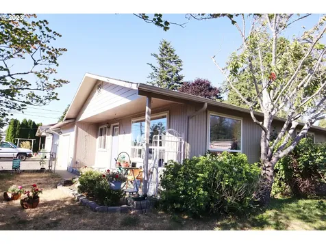 2681 Pine Street North Bend OR 97459
