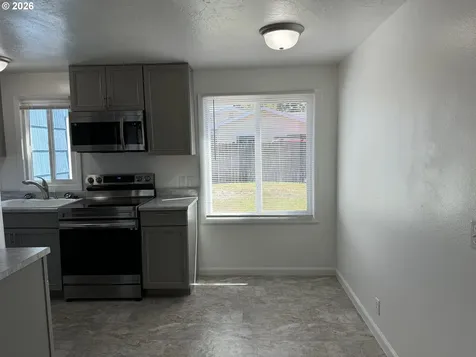 970 W 10th Avenue Junction City OR 97448