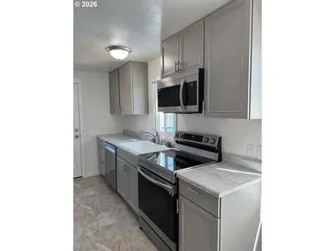970 W 10th Avenue Junction City OR 97448