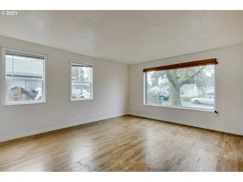 127 SE 106th Avenue Portland OR 97216