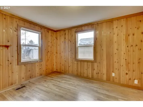 127 SE 106th Avenue Portland OR 97216