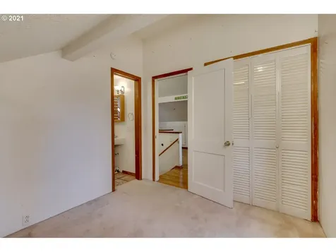 127 SE 106th Avenue Portland OR 97216