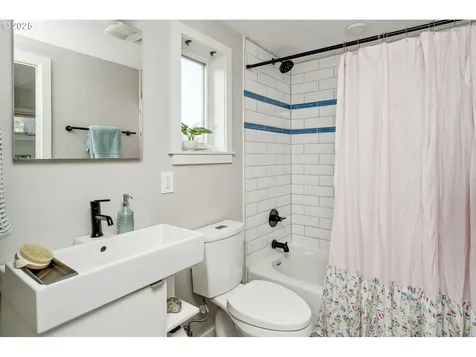 4636 NE 37th Avenue Portland OR 97211