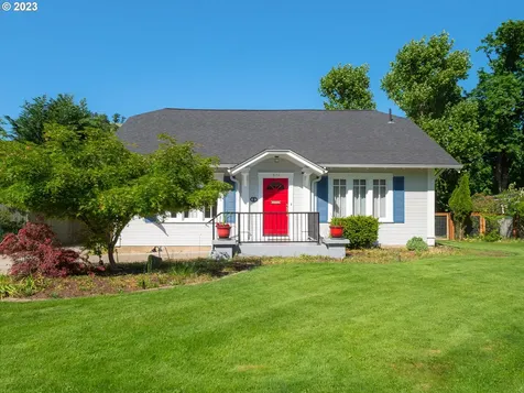 325 W Riverside Drive Roseburg OR 97470