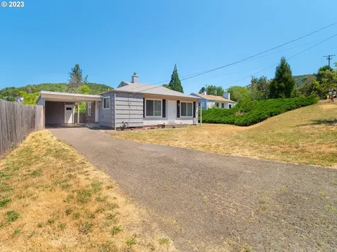 1230 Ne Brooklyn Avenue Roseburg OR 97470