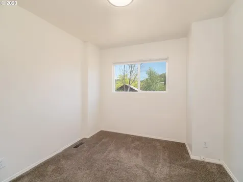 1230 Ne Brooklyn Avenue Roseburg OR 97470