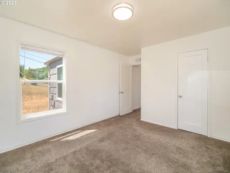 1230 Ne Brooklyn Avenue Roseburg OR 97470