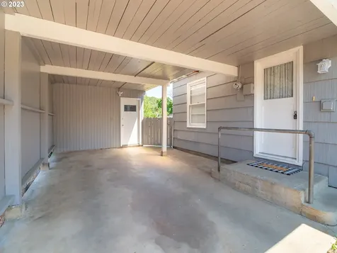 1230 Ne Brooklyn Avenue Roseburg OR 97470