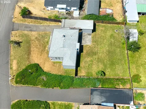 1230 Ne Brooklyn Avenue Roseburg OR 97470
