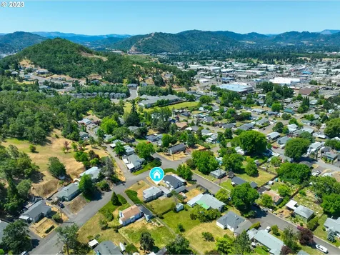 1230 Ne Brooklyn Avenue Roseburg OR 97470