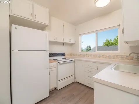 1230 Ne Brooklyn Avenue Roseburg OR 97470