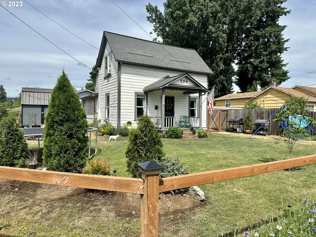 809 S 6th Street Cottage Grove OR 97424