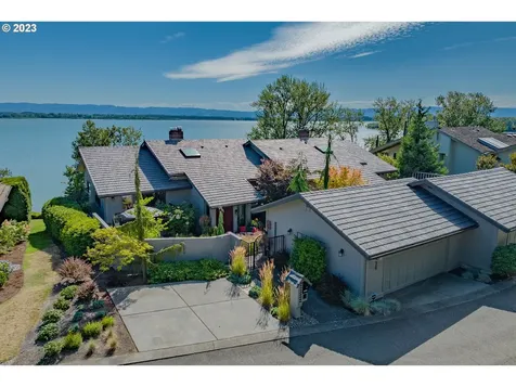 8626 Nw Lakeshore Avenue Vancouver WA 98665