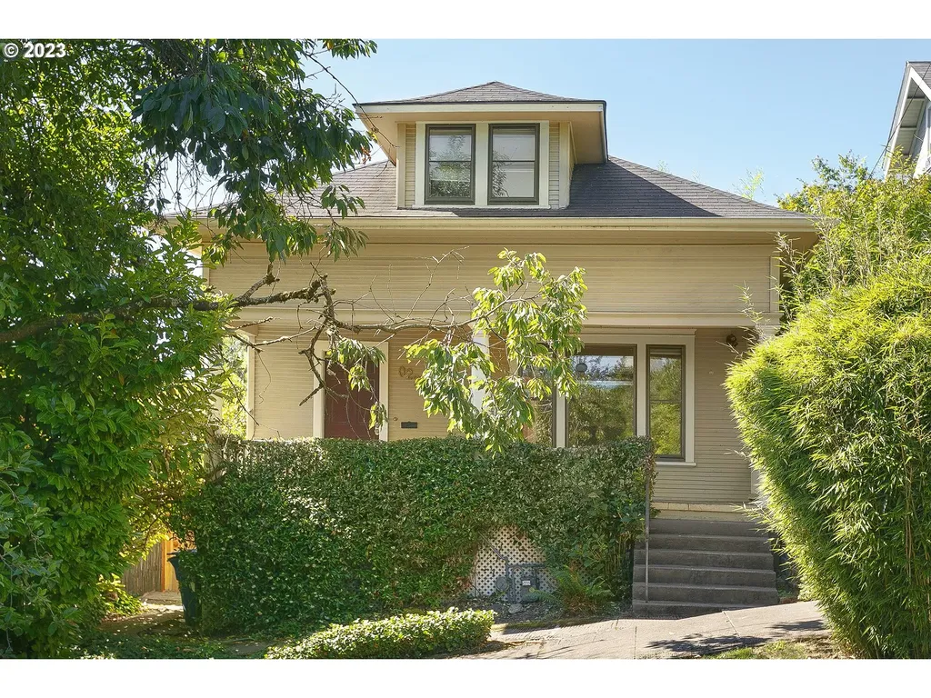 22 S Lowell Street Portland OR 97239